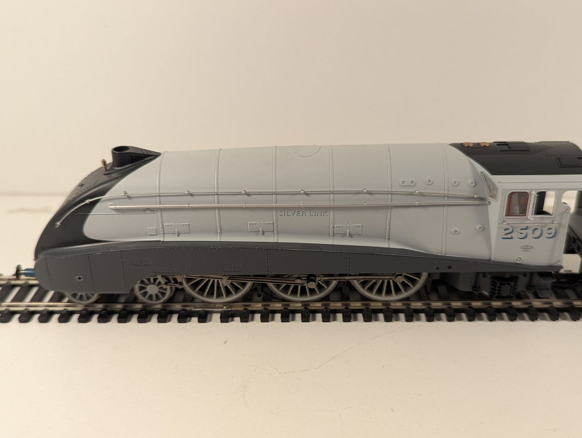 Hornby R2965 Class A4 Locomotive “75th Anniversary of the Silver Jubilee"