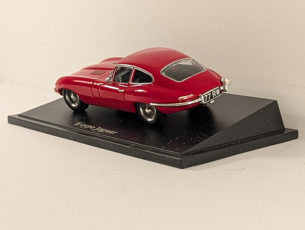 Amercom 1:43 Scale Jaguar E-Type Die-cast Model 77 RW Red