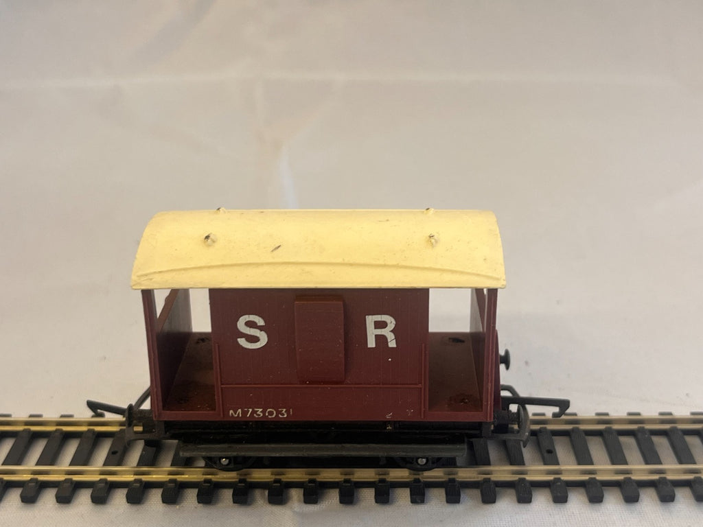 Tri-ang R16 OO Gauge Brown Brake Van