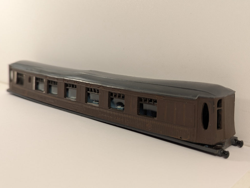 Graham Farish OO Gauge Golden Arrow Pullman Coach Shell - Boxed