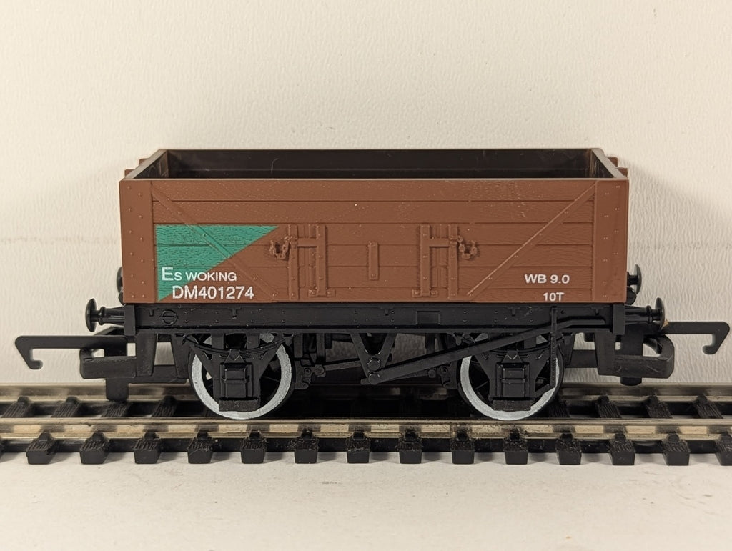 Hornby OO Gauge 5 Plank Open Wagon 'Es Woking' DM401274 BR Brown (Engineers)