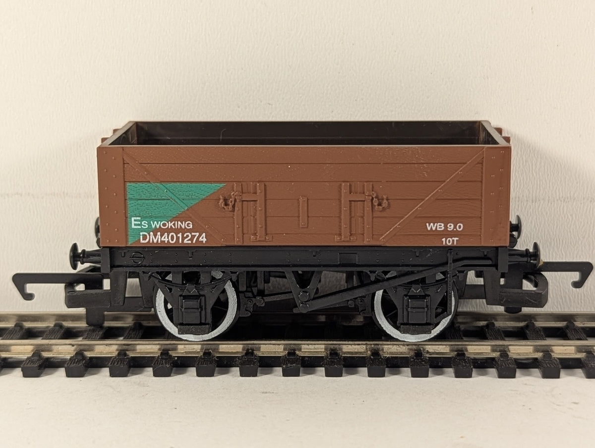 Hornby OO Gauge 5 Plank Open Wagon 'Es Woking' DM401274 BR Brown (Engineers)