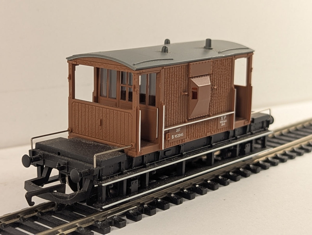 Hornby OO Gauge BR 20 Ton Brake Van B952045 BR Bauxite R6287
