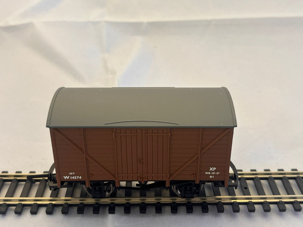 Hornby R6271 BR Brown 10 Ton Ventilated Van