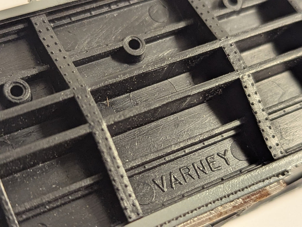 Varney HO Gauge Southern Pacific Outside Braced Boxcar Goods Wagon 31560