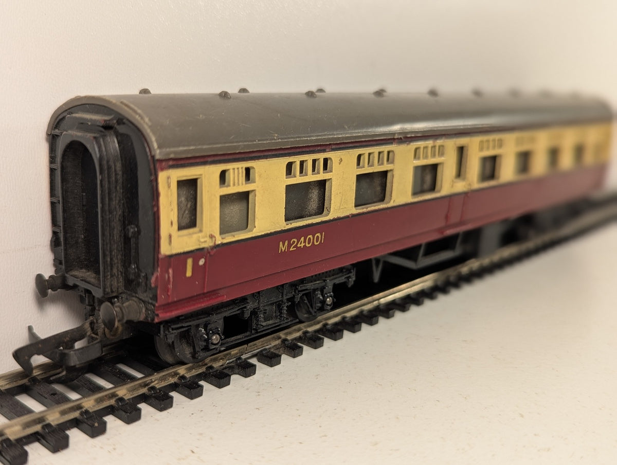 Tri-ang OO Gauge BR Mainline Composite Coach Passenger Coach M24001