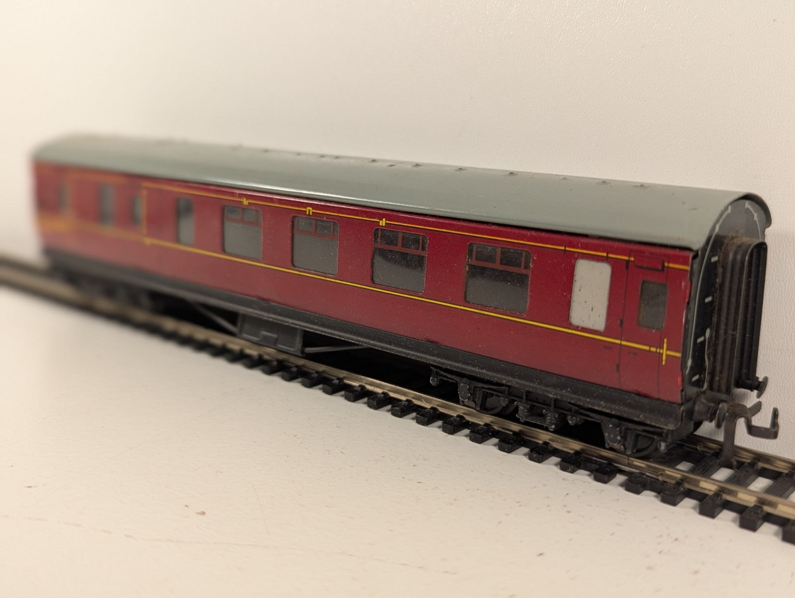 Hornby Dublo OO Gauge LMS Stanier Brake Second Coach LMS Maroon