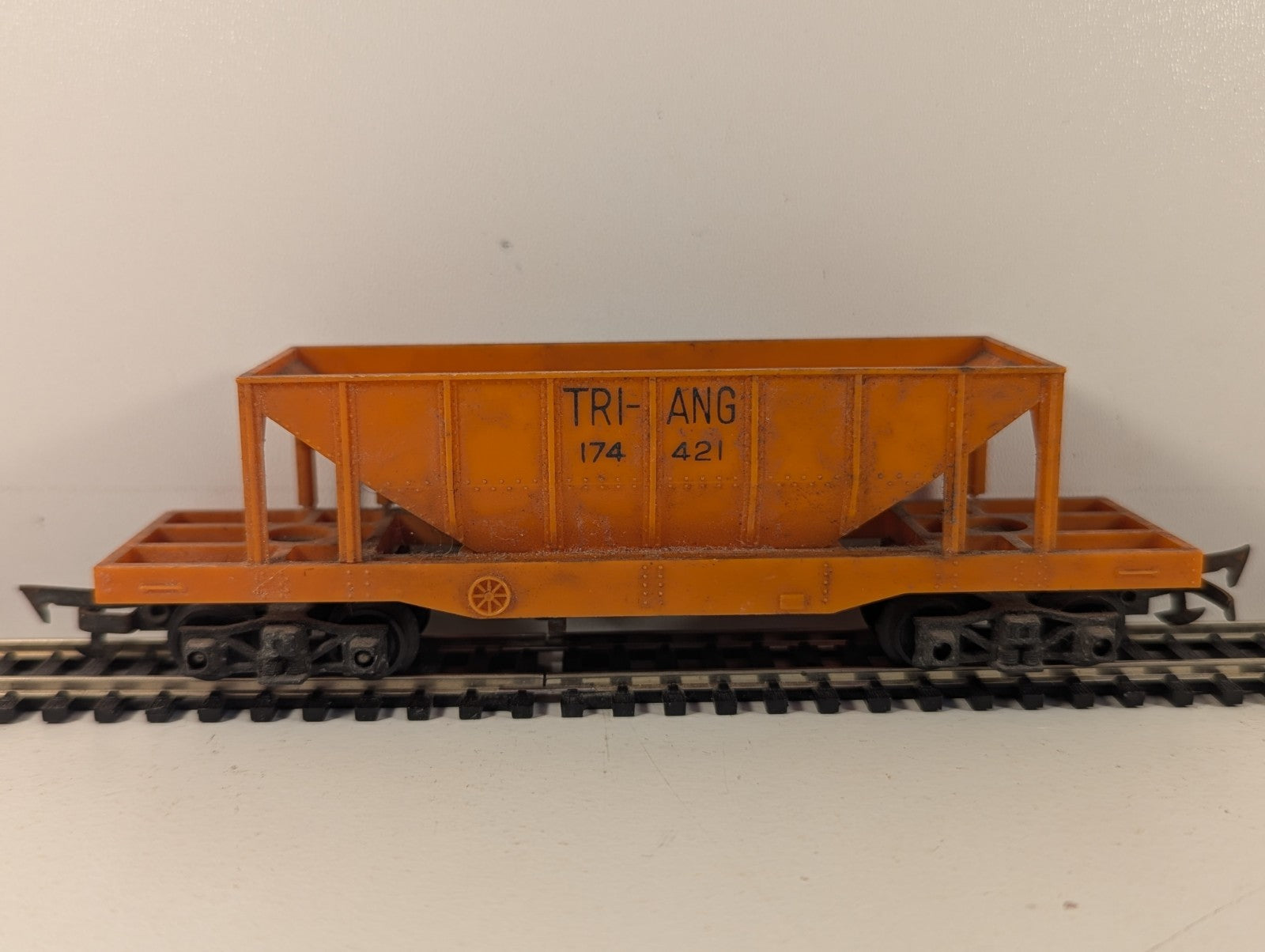 Tri-ang Railways R111 Operating Hopper Car Orange OO Gauge