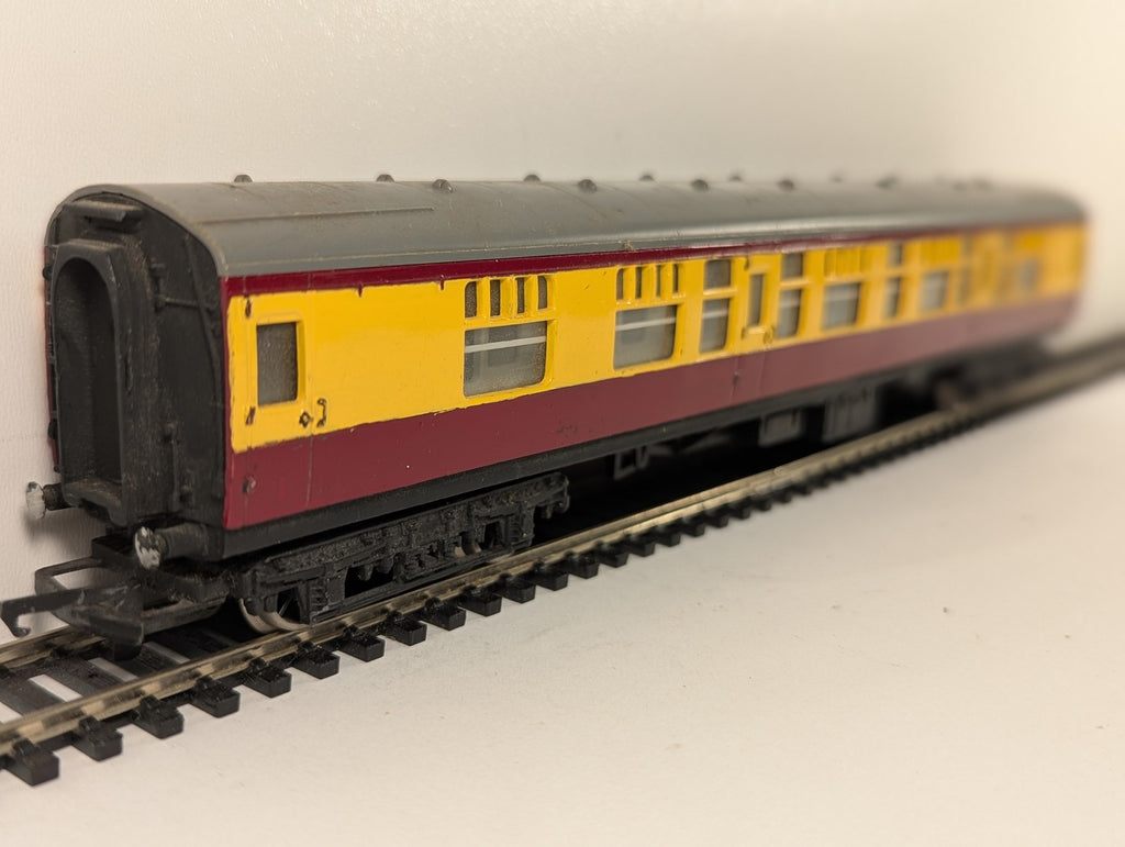 Tri-ang OO Gauge BR Composite Coach Passenger Coach BR Crimson and Cream R24