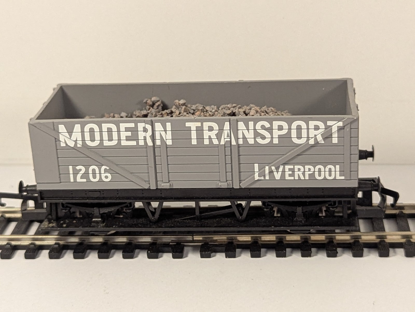 Hornby R1115 OO Gauge 7 Plank Open Wagon Modern Transport Liverpool with coal