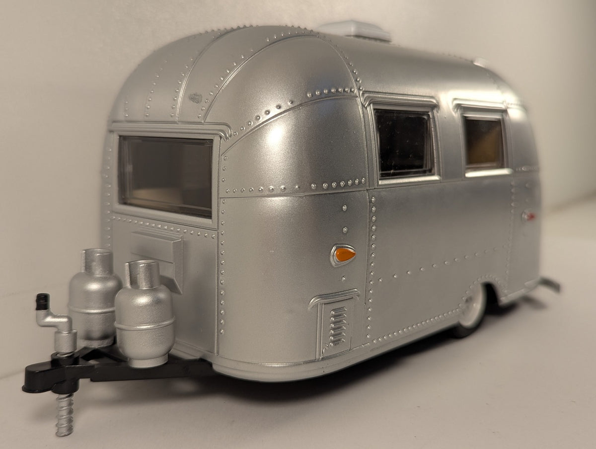 GreenLight Collectibles 1:24 Airstream 16' Bambi Die-cast Trailer LIVRYTD Silver