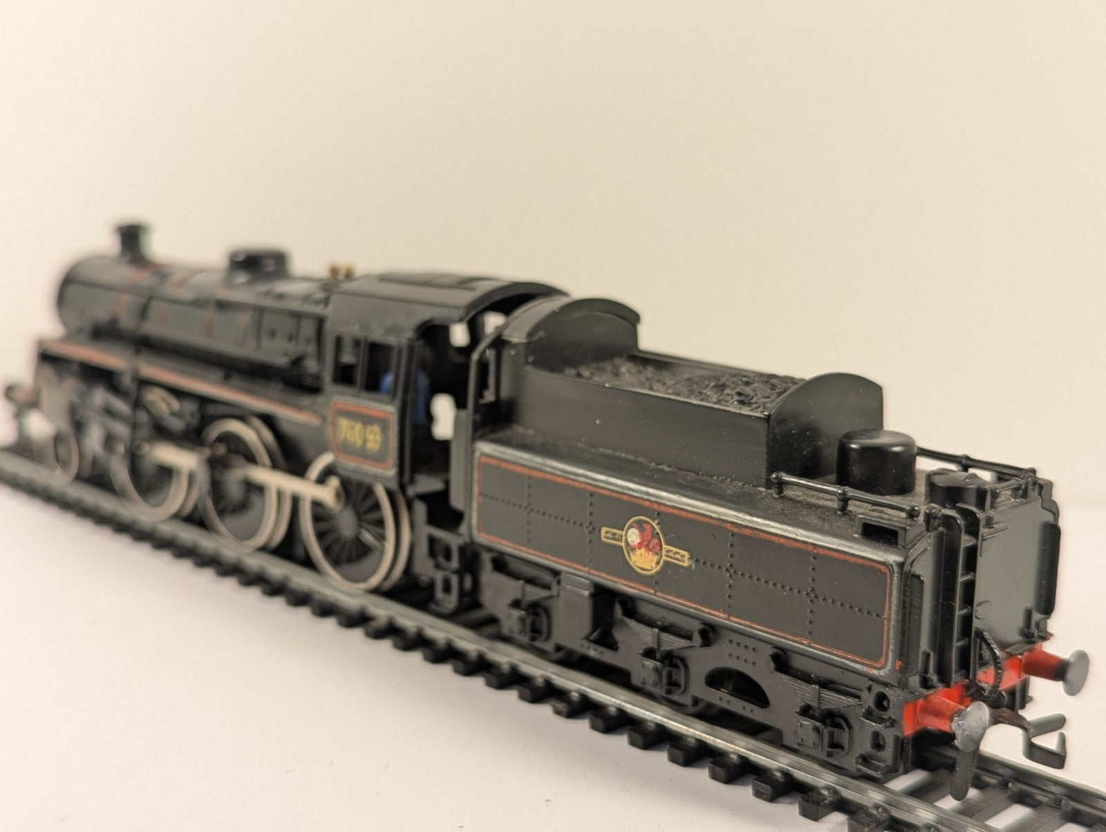 Mainline OO Gauge Standard Class 4MT Renumbered Poor Runner