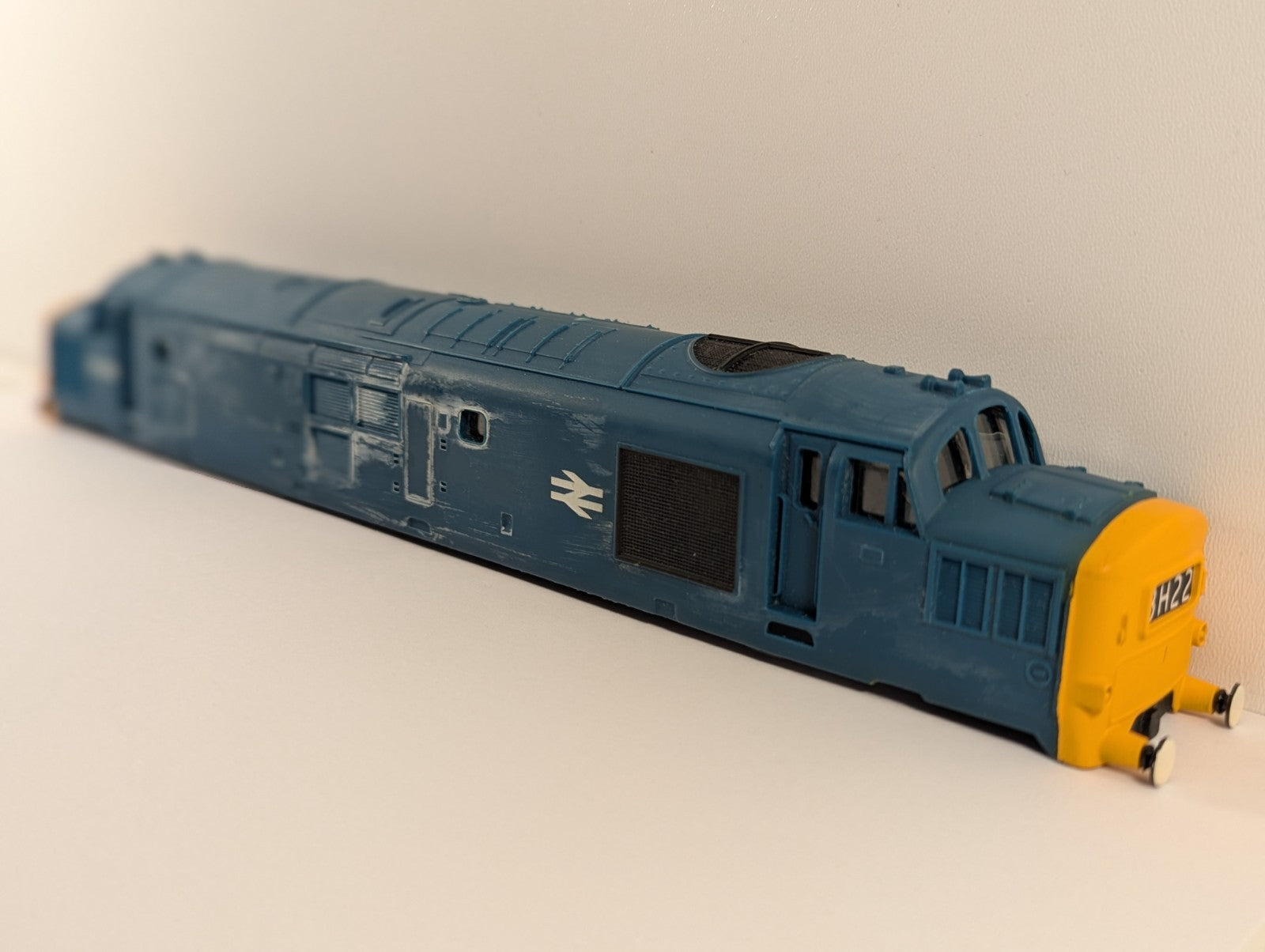 Hornby OO Gauge Class 37 Body Shell – Scratched Paint