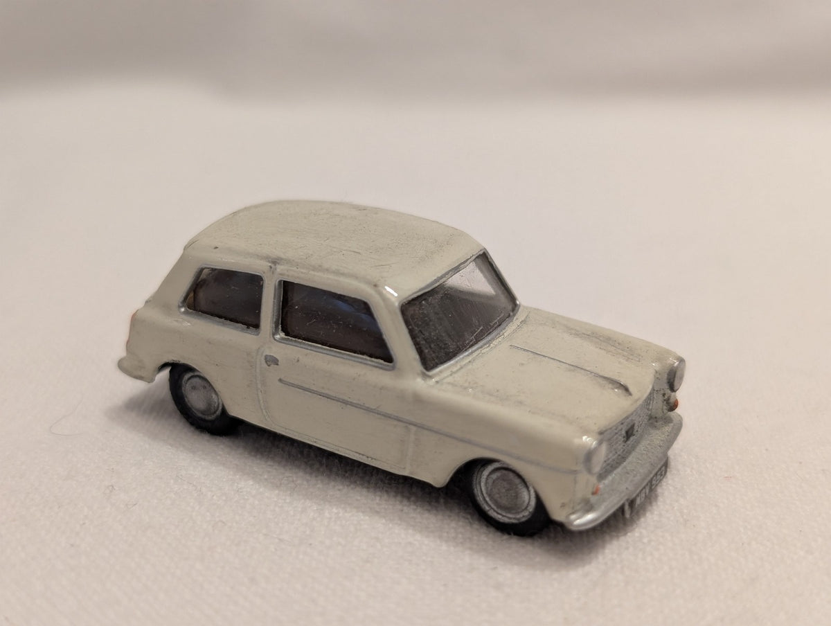 Base-Toys OO Gauge Austin A40 Farina Die-cast Vehicle MBV 953 Off-White
