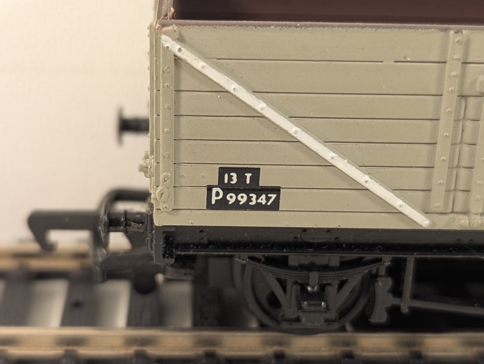 Mainline OO Gauge BR Grey 7-Plank Open Wagon P99347