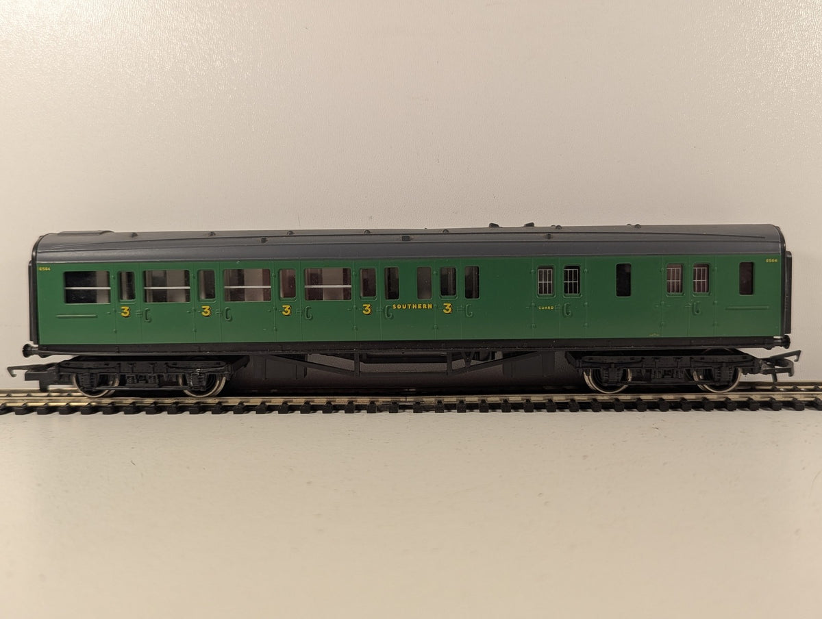 Hornby OO Gauge SR Maunsell Brake Third Class Coach Passenger Coach 6564