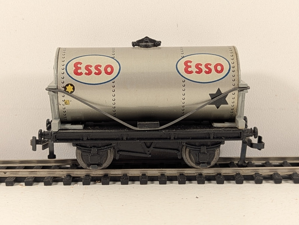 Hornby Dublo 32081 OO Gauge D1 ESSO Petrol Tank Wagon - Boxed