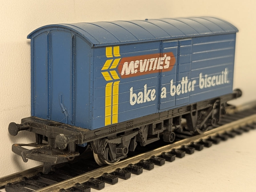 Hornby OO Gauge McVitie's Ventilated Box Van Goods Wagon McVitie's Blue R010