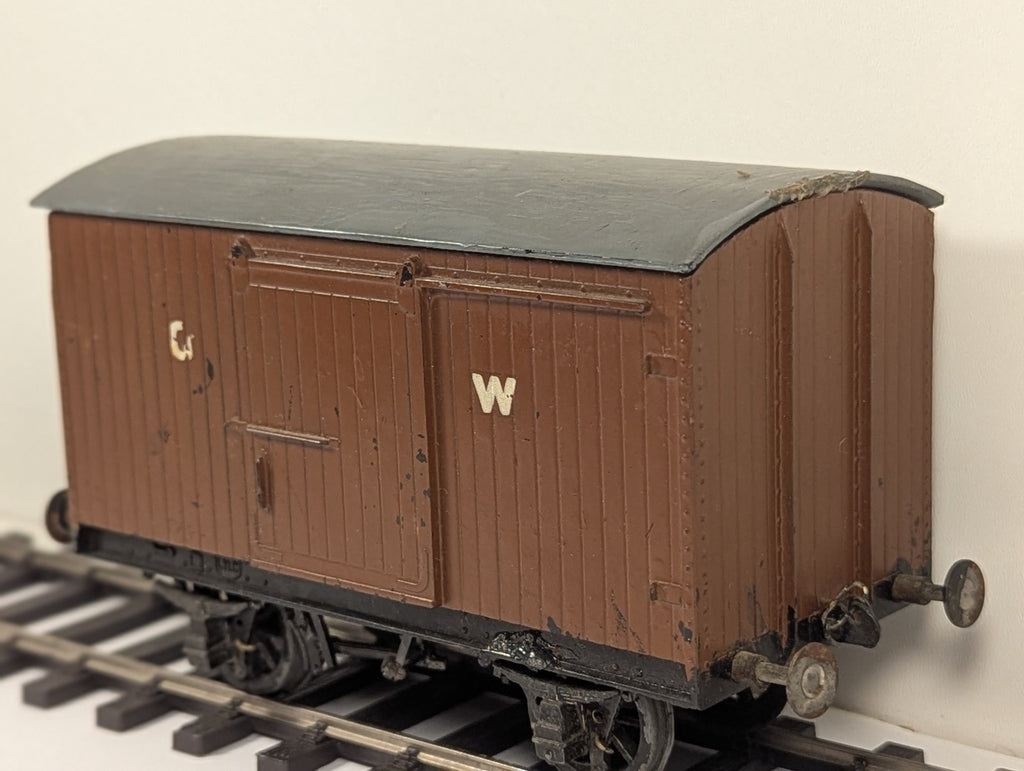 Kit Built O Gauge GWR 12 Ton Box Van - missing buffer head and damaged ends