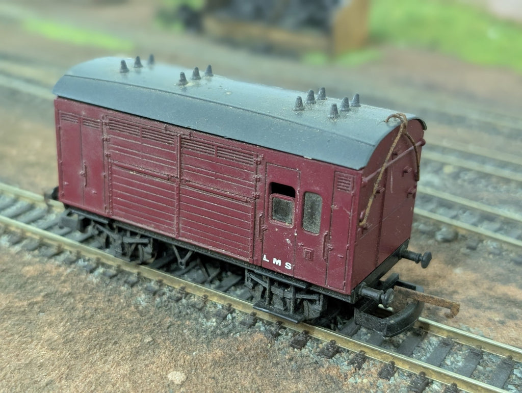 Lima 305626 OO Gauge LMS MAROON HORSE BOX WAGON Unboxed Used