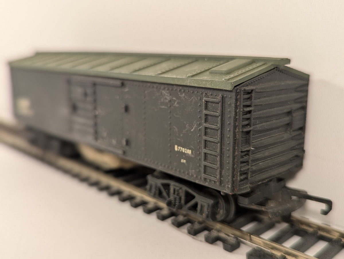 Tri-ang OO Gauge Track Cleaning Car Goods Wagon B770288 BR Grey & Green R344