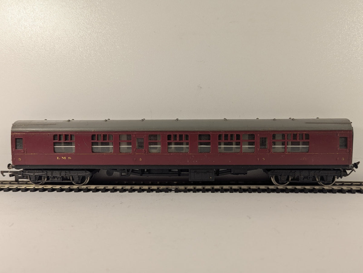 Hornby OO Gauge LMS Composite Coach Railway Coach 2257 LMS Crimson Lake