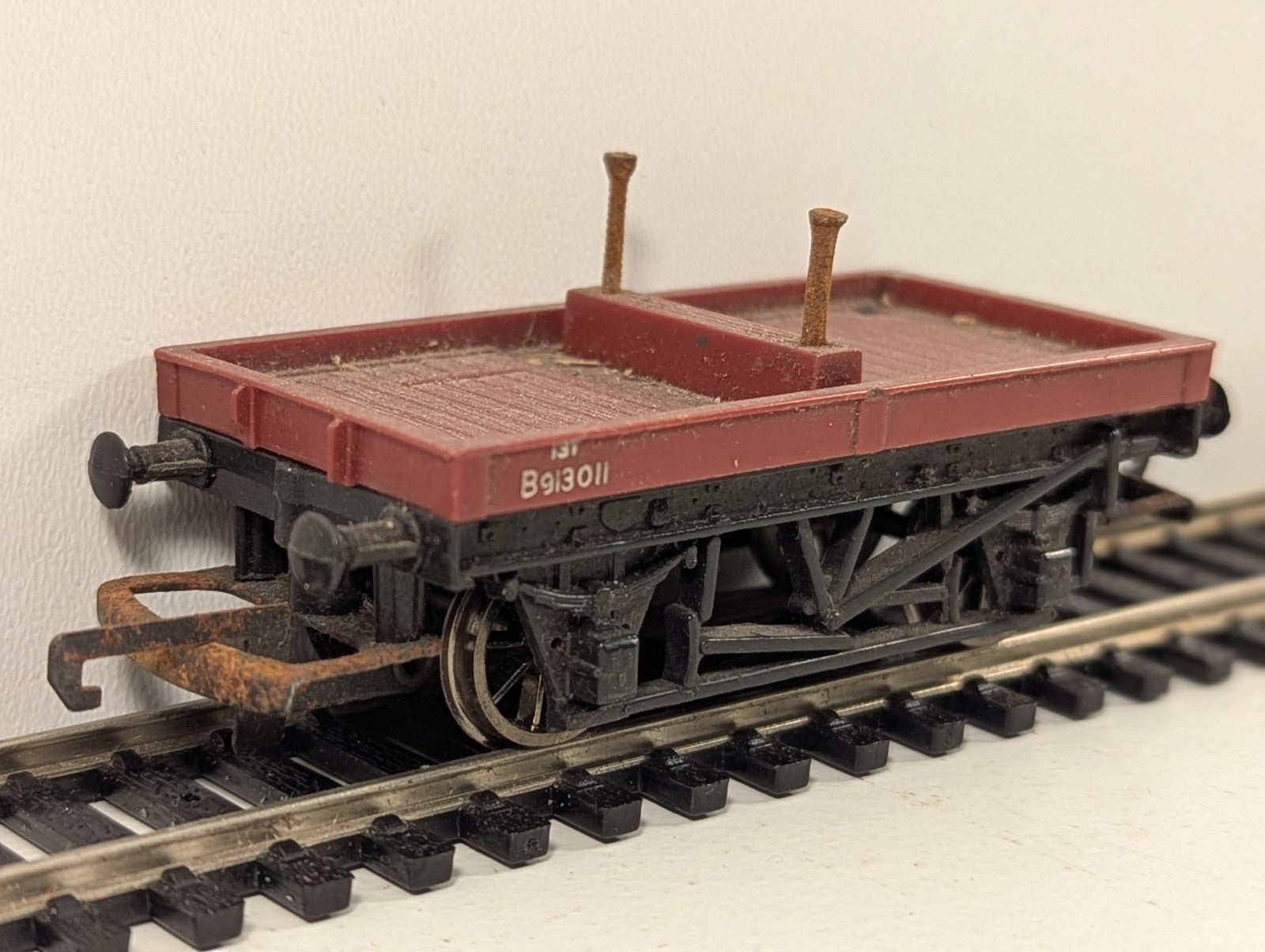 Tri-ang Railways R17 OO Gauge Red Bolster Wagon