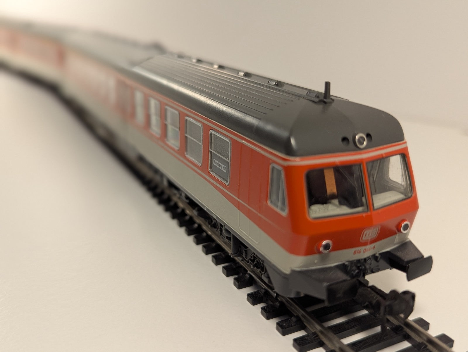 Fleischmann 4430 – DB BR 614 2-Car Diesel Multiple Unit (HO Gauge, Slow Runner)