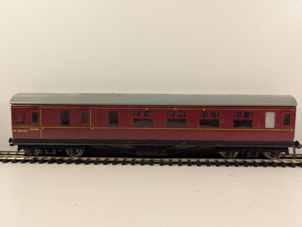 Hornby Dublo OO Gauge D12 BR Maroon Brake Third Corridor Coach Passenger Coach