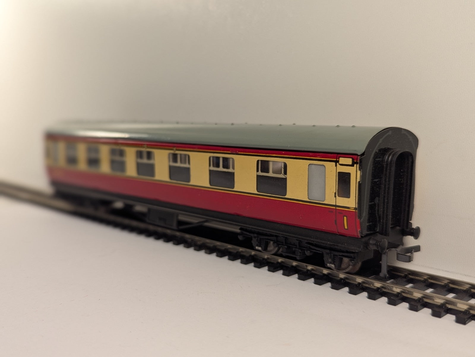 Hornby Dublo OO Gauge LMR Stanier Composite Coach - Boxed