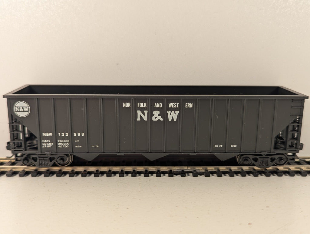 Athearn HO Gauge Norfolk & Western 3-Bay Hopper wagon 132998