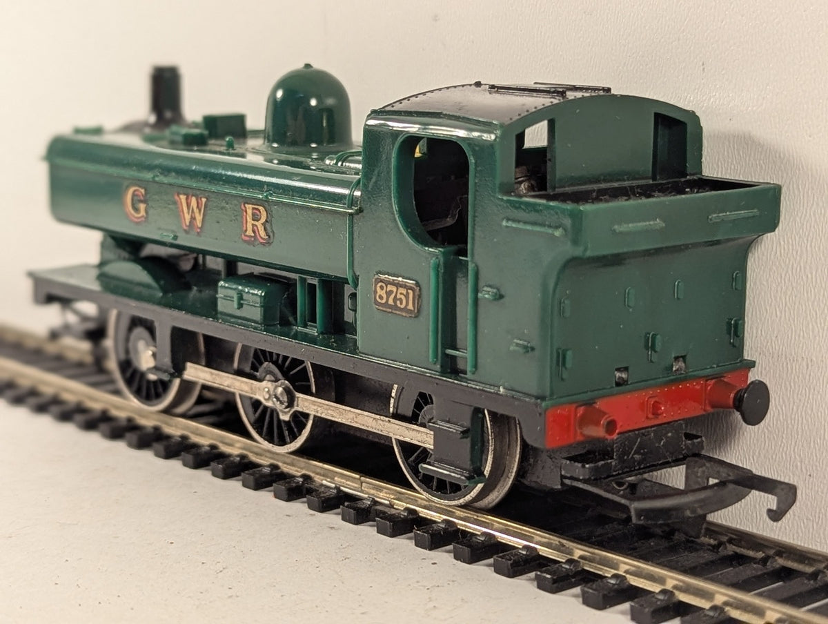 Hornby OO Gauge Class 57xx Pannier Tank Locomotive 8751 GWR Green R041