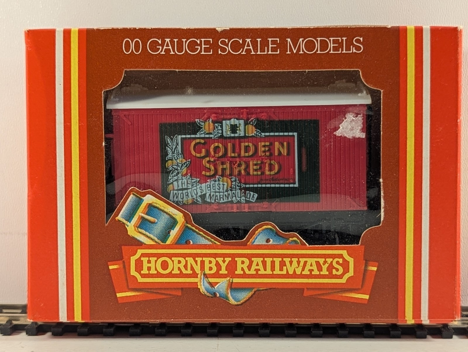 Hornby R009 Golden Shred Closed Van Goods Wagon