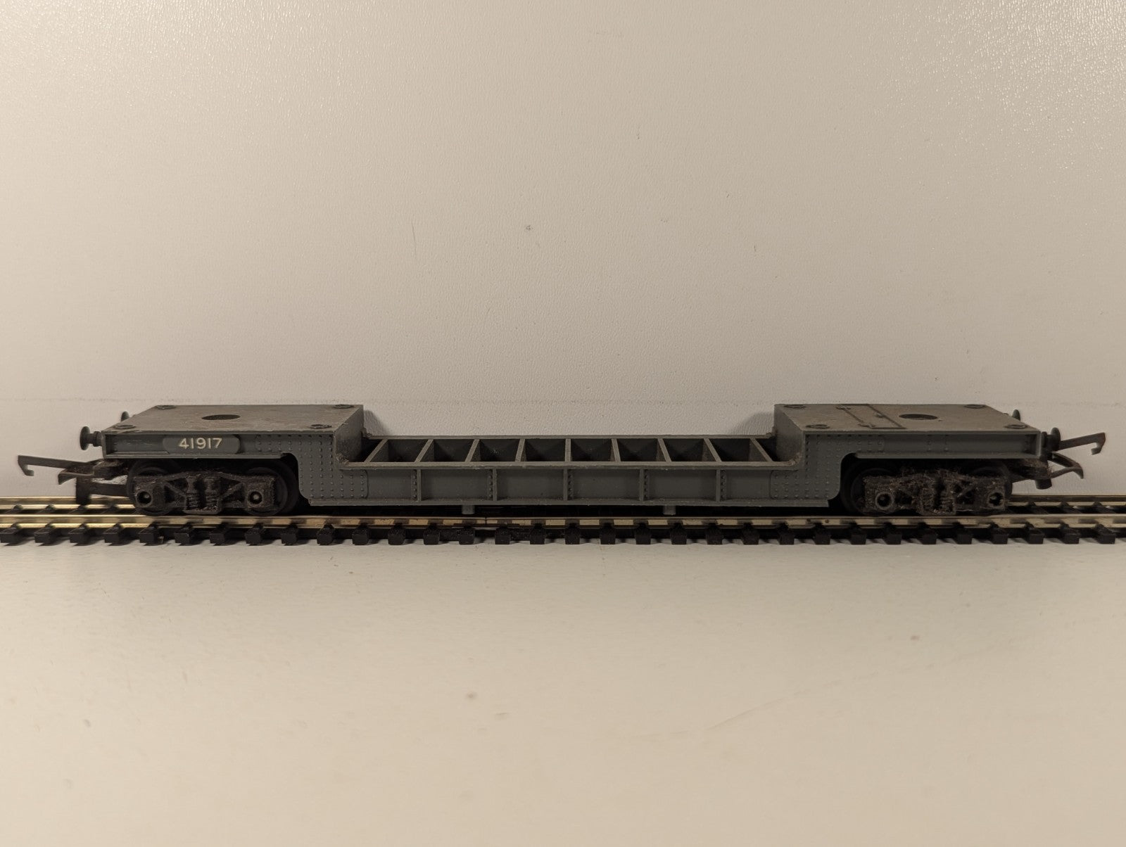 Tri-ang R118 Bogie Well Wagon Goods Wagon 41917 Grey