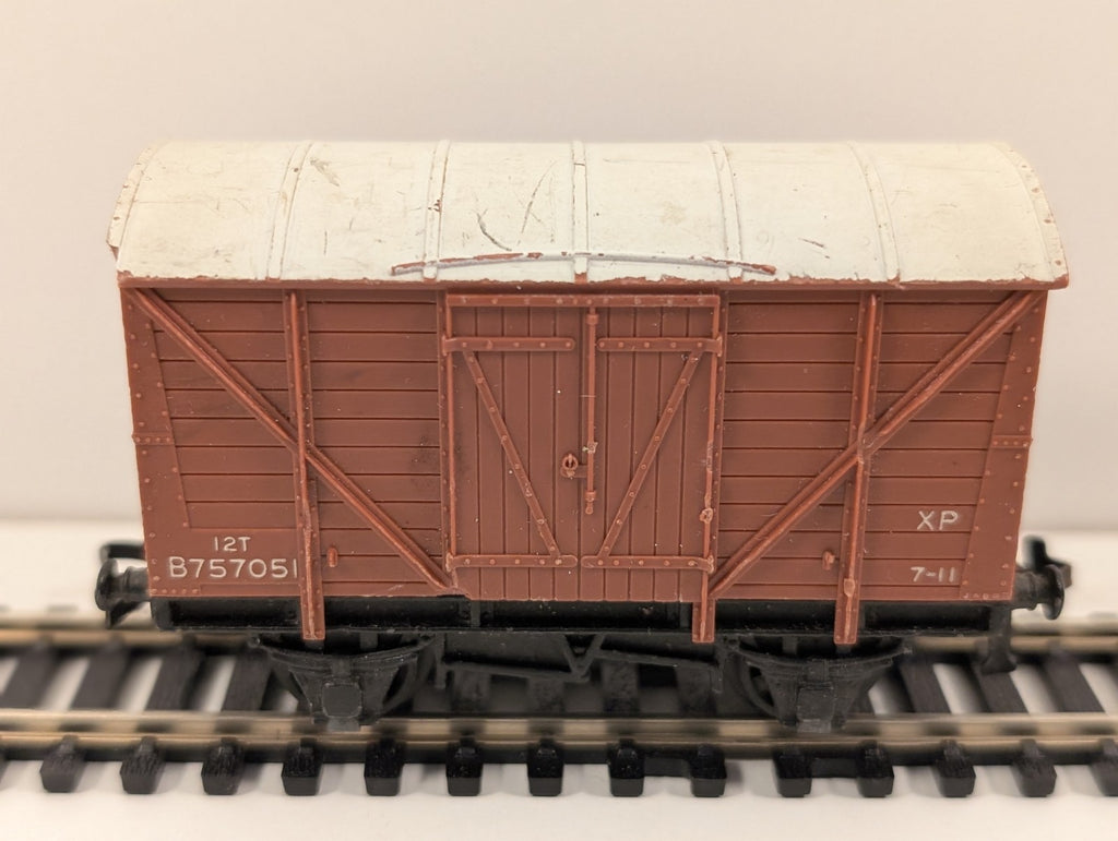 Hornby Dublo OO Gauge Ventilated Van – Wagon No. B757051