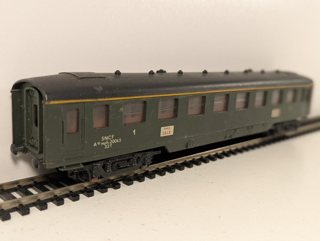 Hornby-Acho HO Gauge SNCF 1st Class Green Passenger Coach
