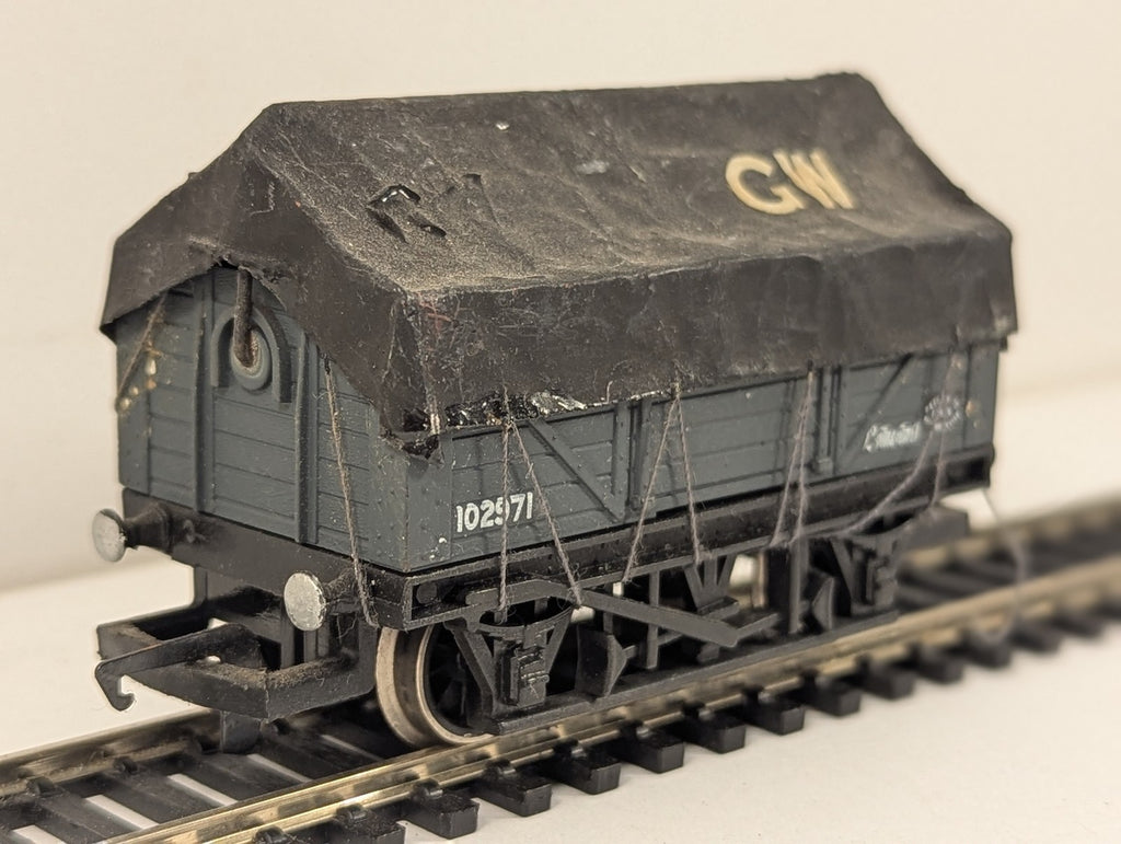 Hornby OO Gauge GWR 7-Plank Open Wagon with Custom Tarpaulin Goods Wagon 102971