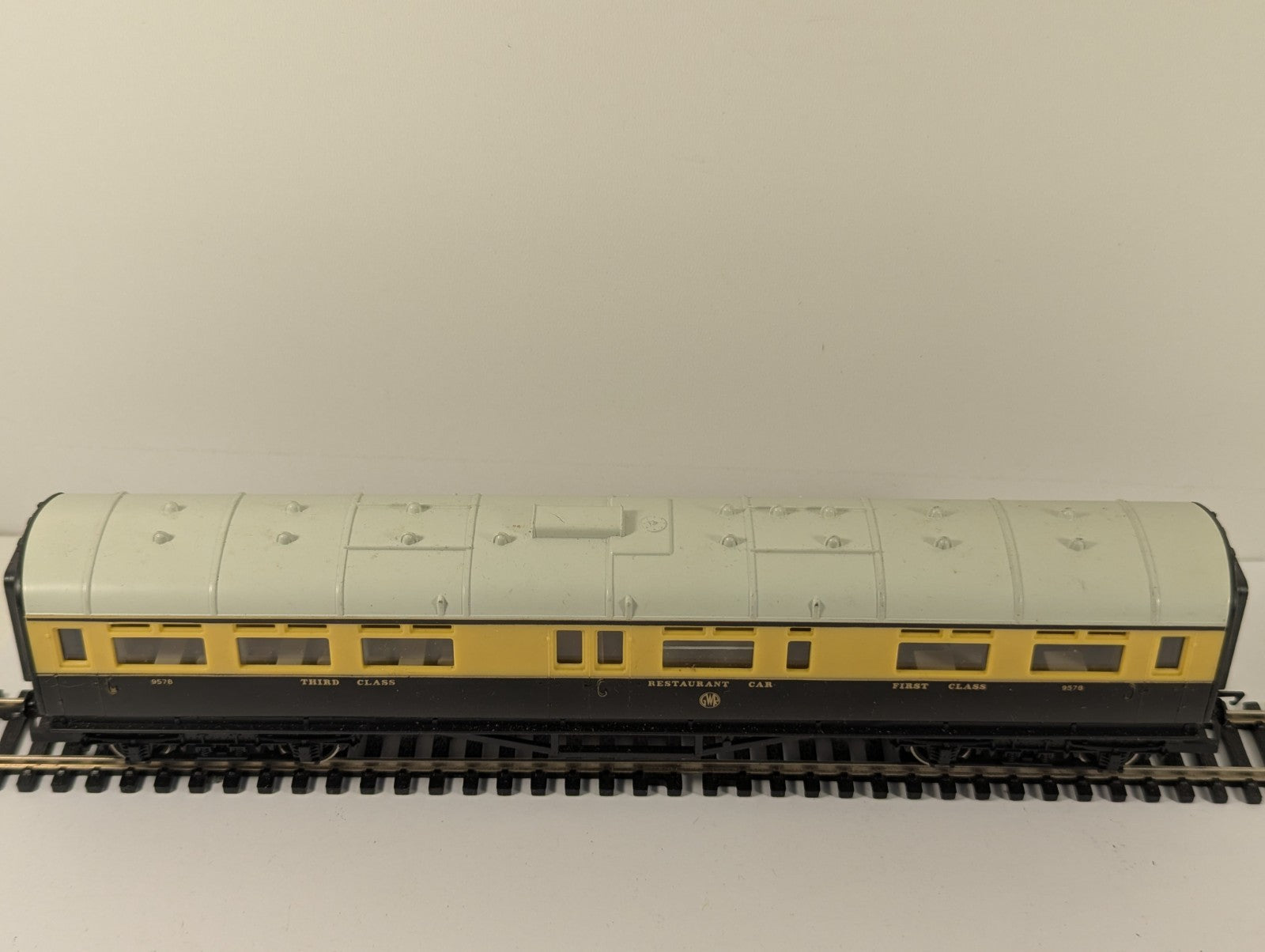 Hornby R454 OO Gauge GWR Collett Restaurant Coach