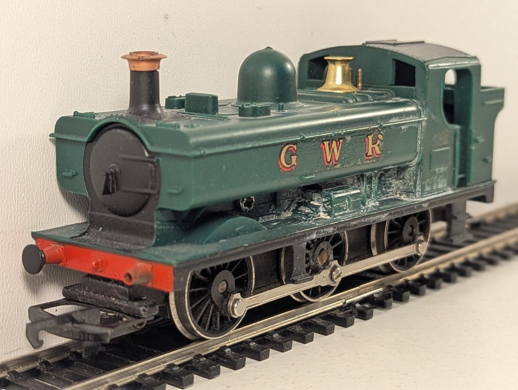 Hornby GWR Pannier Tank No. 8751 Steam Locomotive - Missing One Buffer head