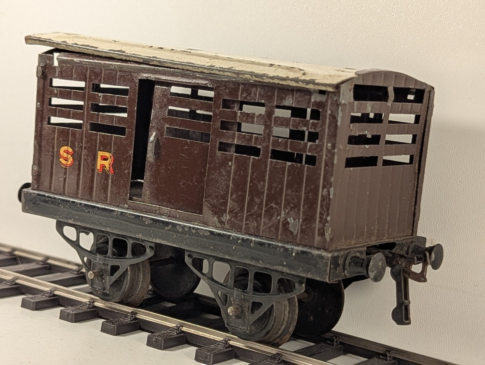 Hornby O Gauge No.2 SR Cattle Wagon - Damaged
