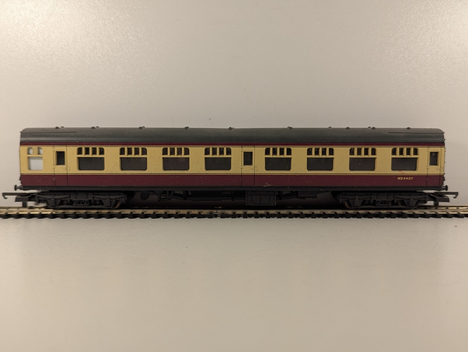 Lima OO Gauge LMS Stanier Corridor Composite Coach Passenger Coach