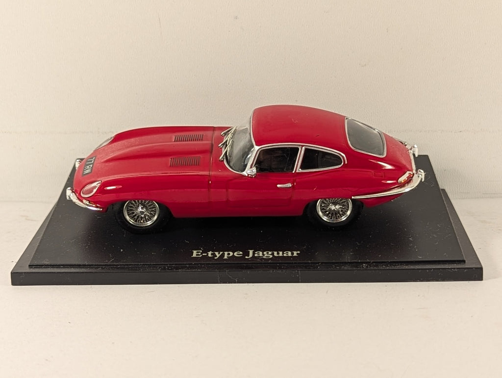 Amercom 1:43 Scale Jaguar E-Type Die-cast Model 77 RW Red
