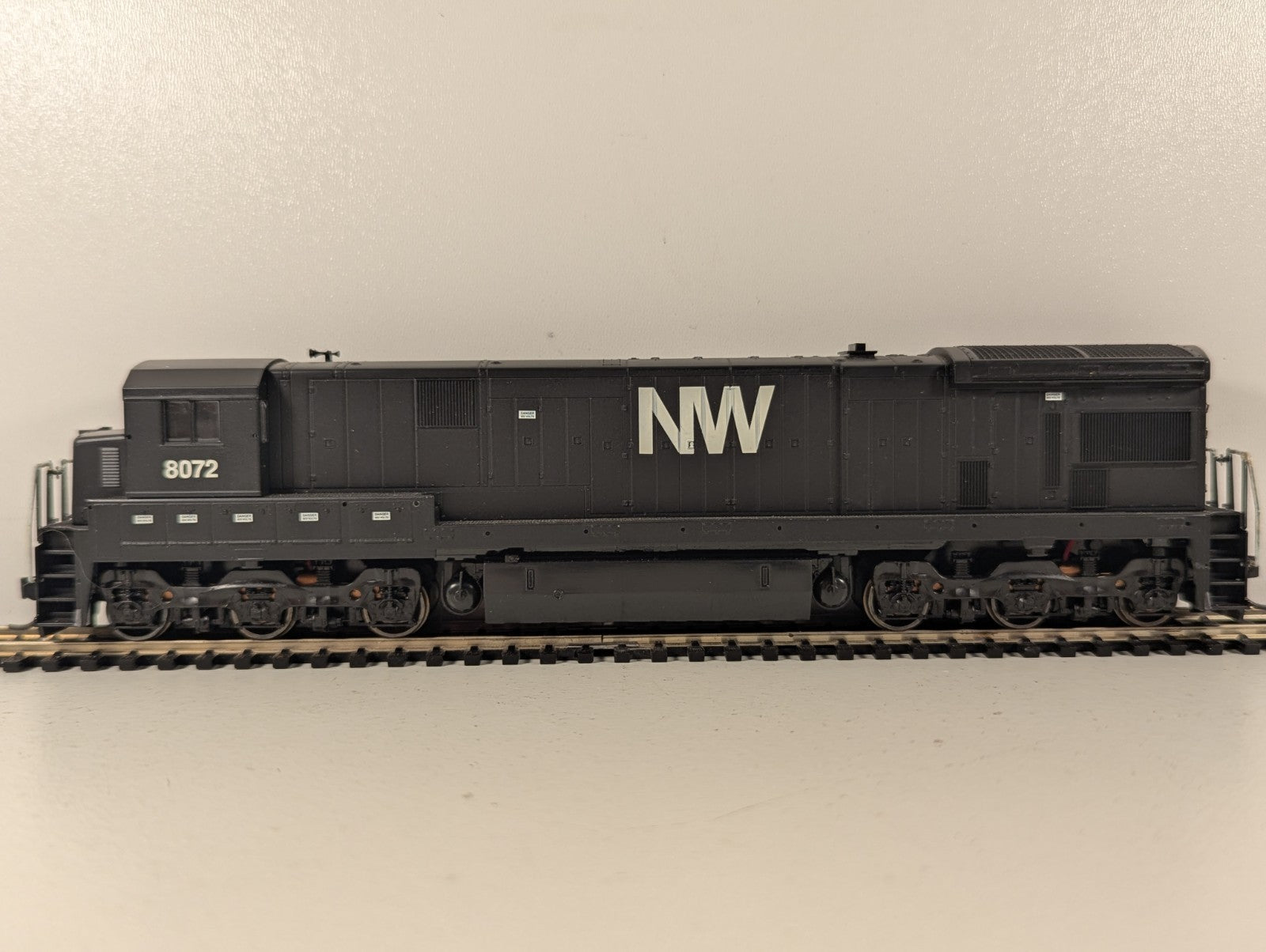 Atlas HO Scale GE C30-7 Diesel Locomotive 8072 Norfolk & Western (Black) 8616