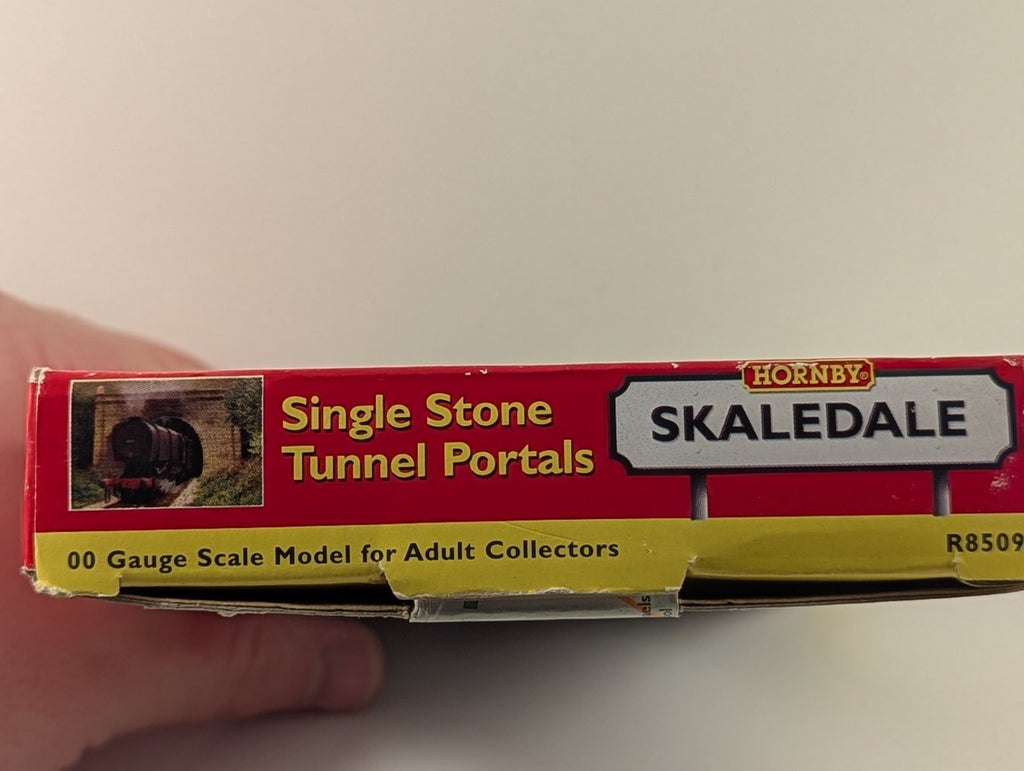 Hornby Skaledale R8509 OO Gauge Stone Tunnel Portals - boxed