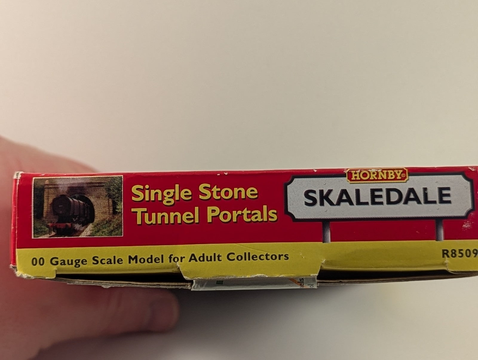 Hornby Skaledale R8509 OO Gauge Stone Tunnel Portals - boxed