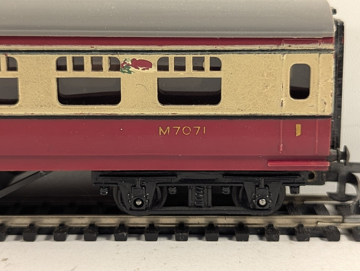 Tri-ang OO Gauge BR Crimson and Cream Short Passenger Coach M7071 R21