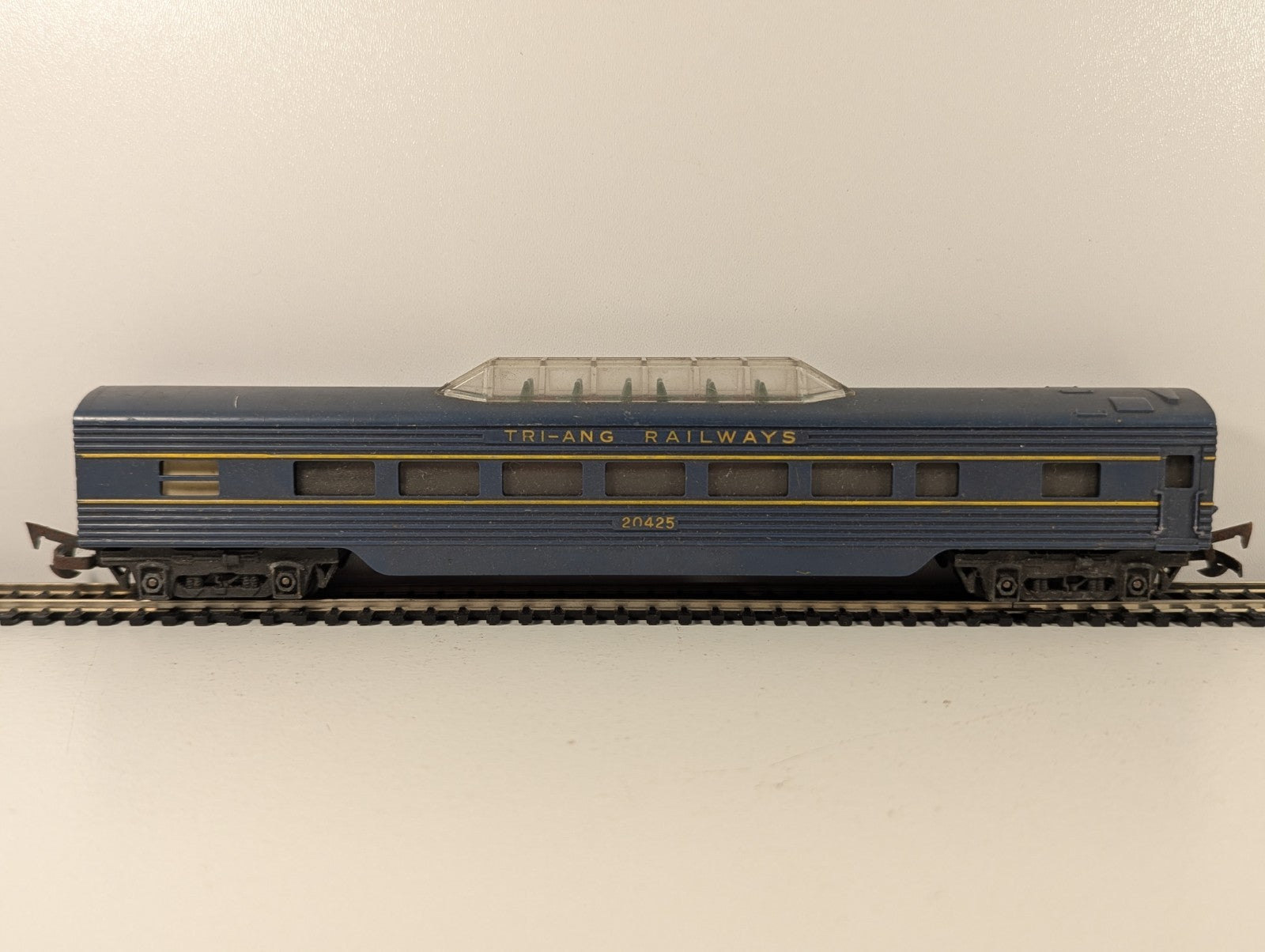 Tri-ang OO Gauge Transcontinental Vista Dome Coach