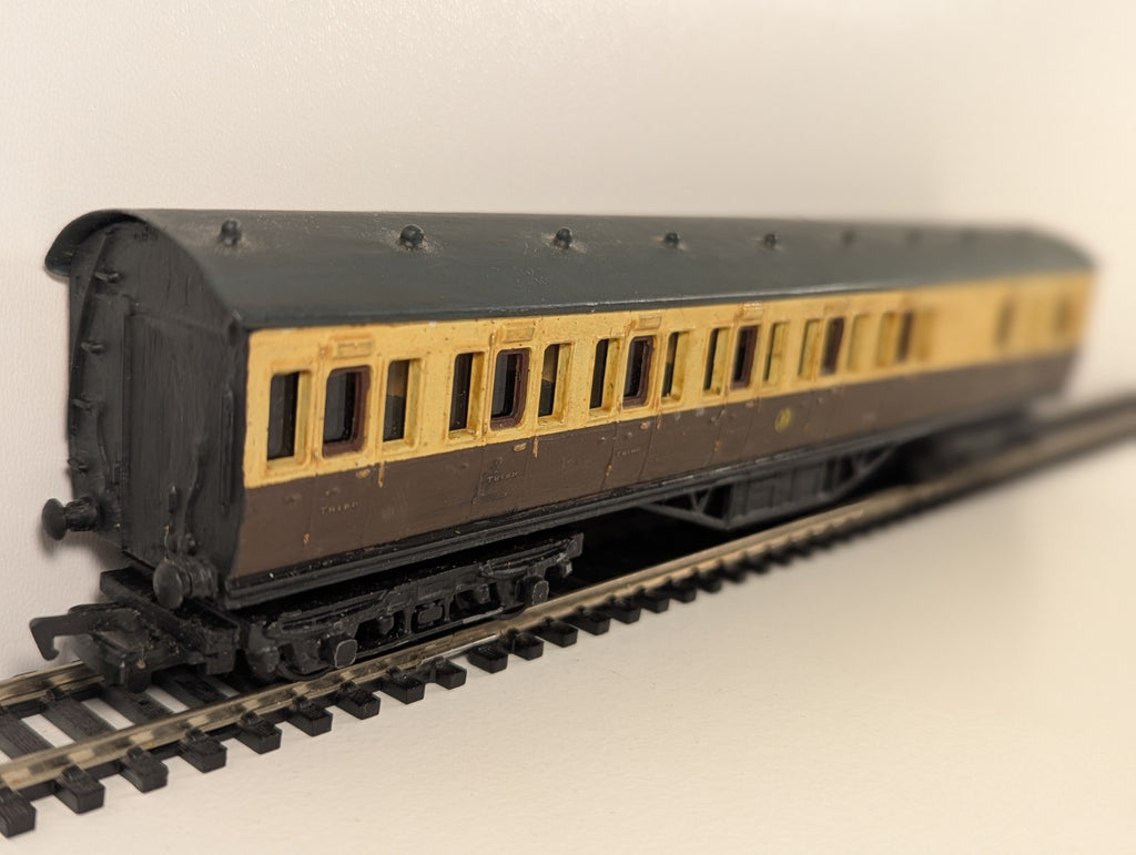 Kitbuilt Suburban Brake Coach – Chocolate & Cream Livery