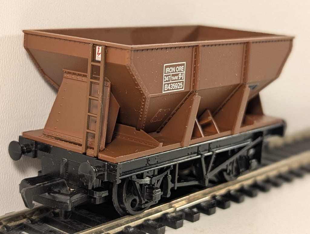 Mainline Railways 37-162 OO Gauge BR Brown Hopper Wagon - Boxed