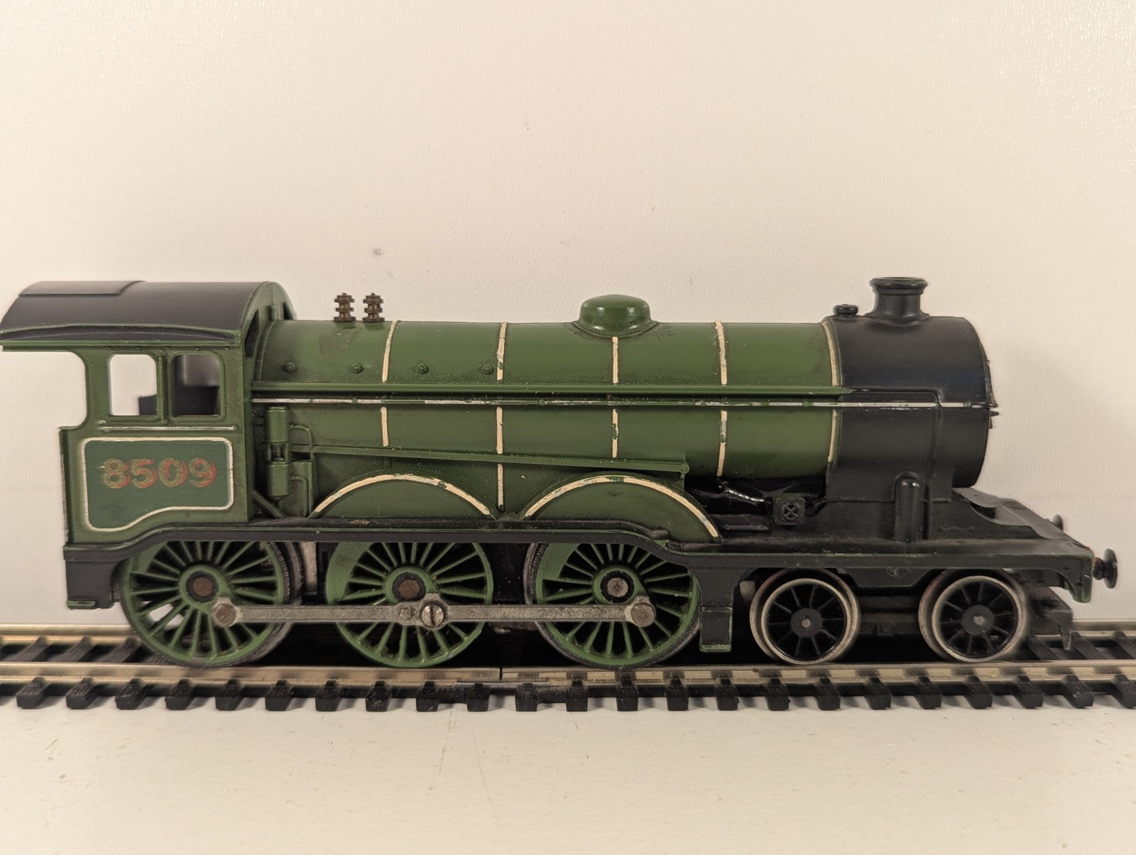 Hornby Tri-ang R866 LNER Class B12 Steam Locomotive No Tender OO Gauge
